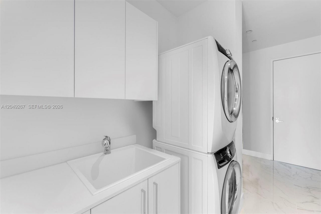 15701 Collins Ave , Unit 4701, Sunny Isles Beach, FL 33160 Photo