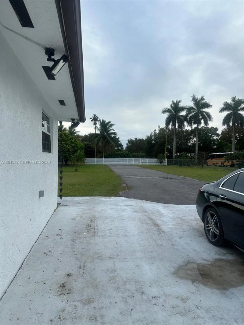 19301 SW 220th St , Miami, FL 33170 Photo