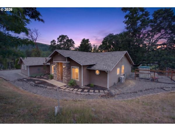 180 HAWKEYE LN, Roseburg, OR 97471