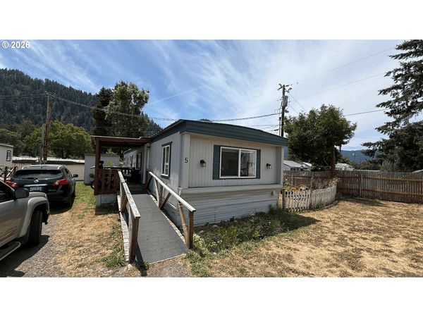 76251 RAINBOW ST, Unit 5, Oakridge, OR 97463