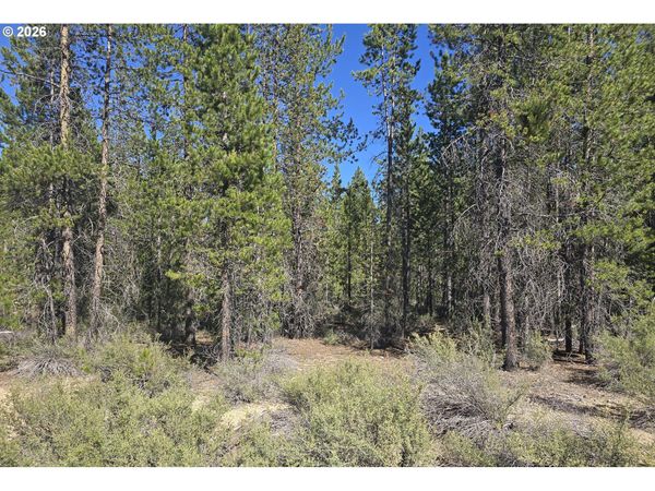 5 mowich ST, Crescent Lake, OR 97733