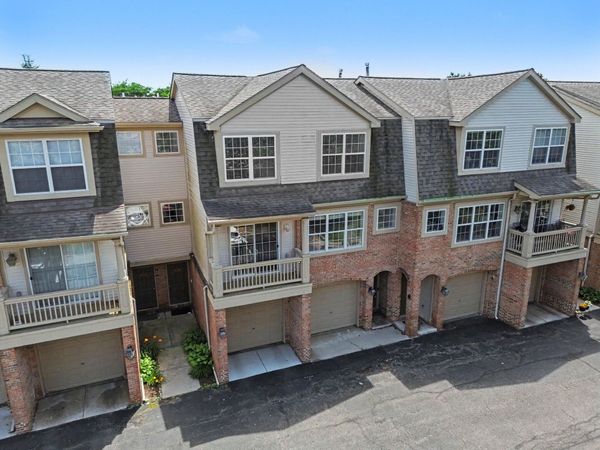 2878 Barclay Way, Ann Arbor, MI 48105