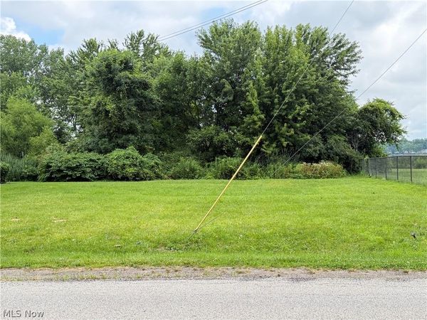 2399 Lakeside Drive , Lakemore, OH 44250