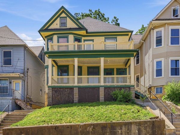 703 Caledonia Place, Dubuque, IA 52001