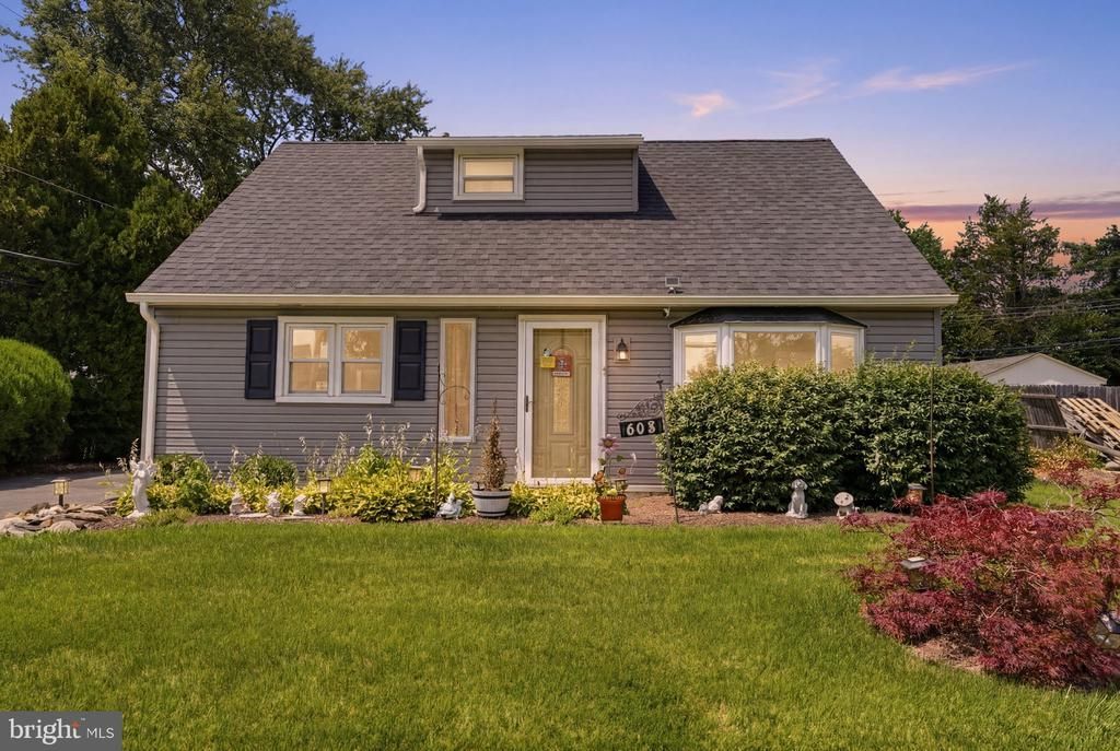 608 BENTON LANE , MORRISVILLE, PA 19067