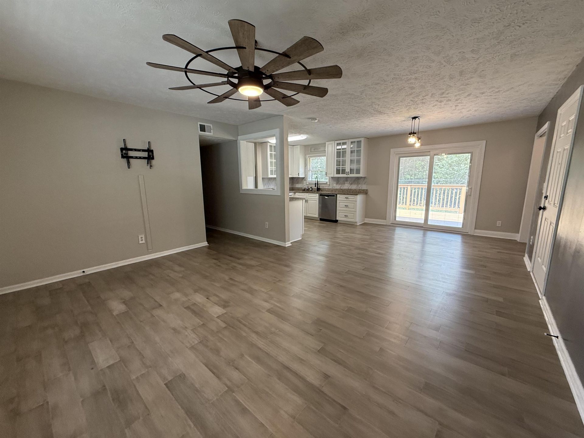 615 Burcale Road Circle  Photo 11