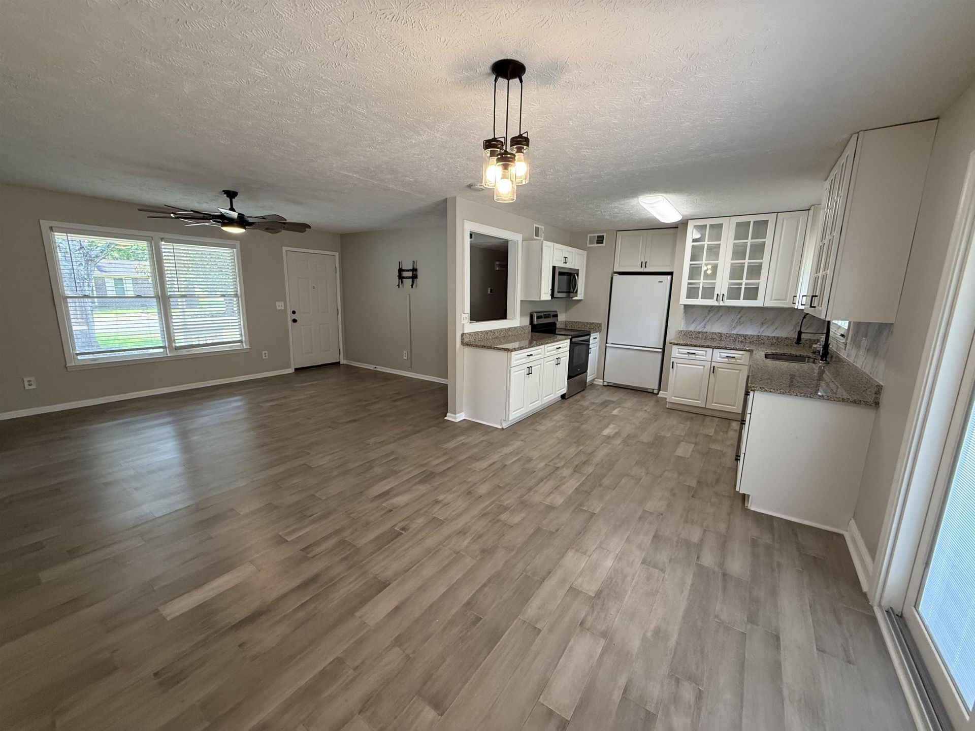 615 Burcale Road Circle  Photo 4