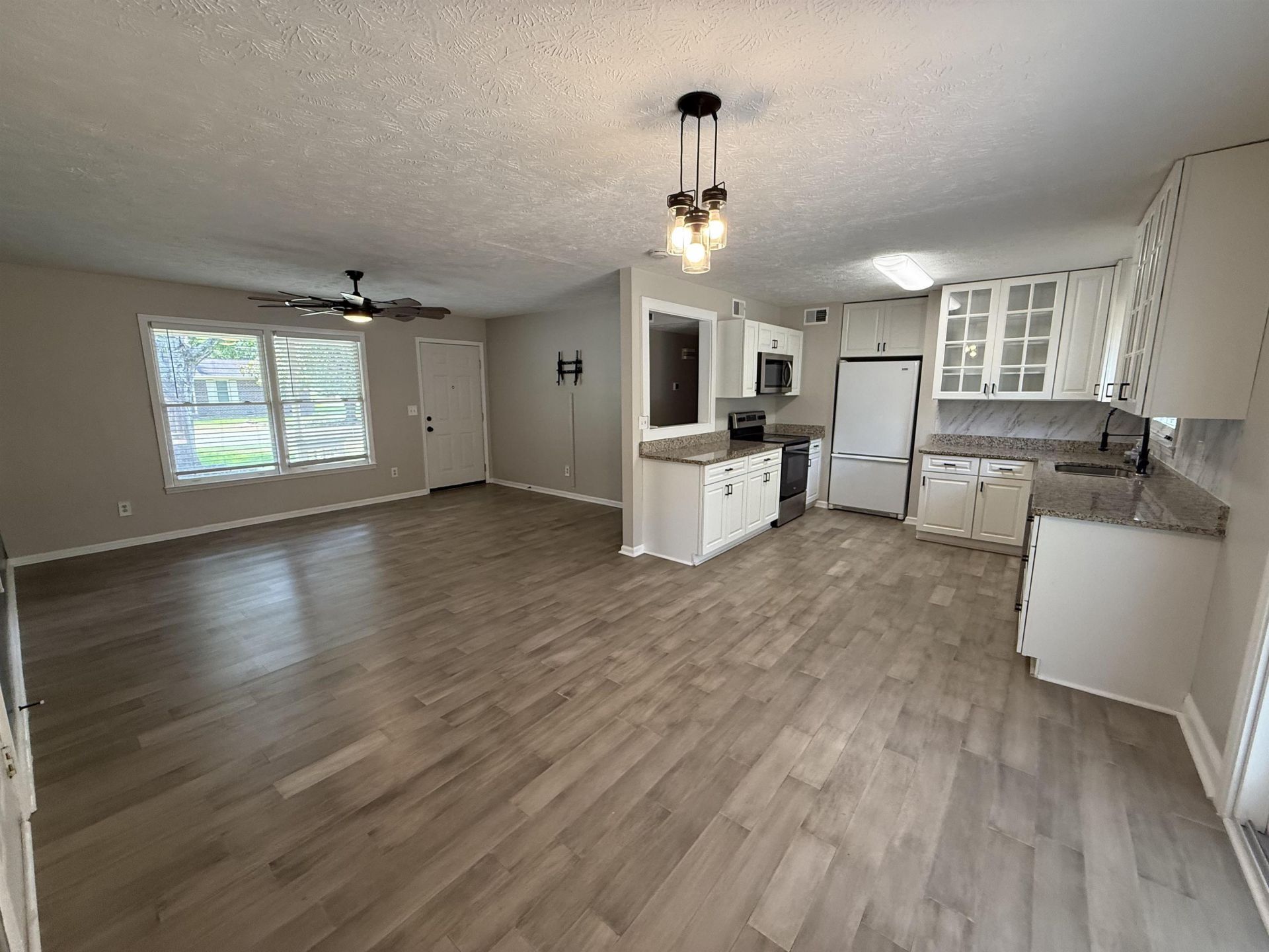 615 Burcale Road Circle  Photo 5