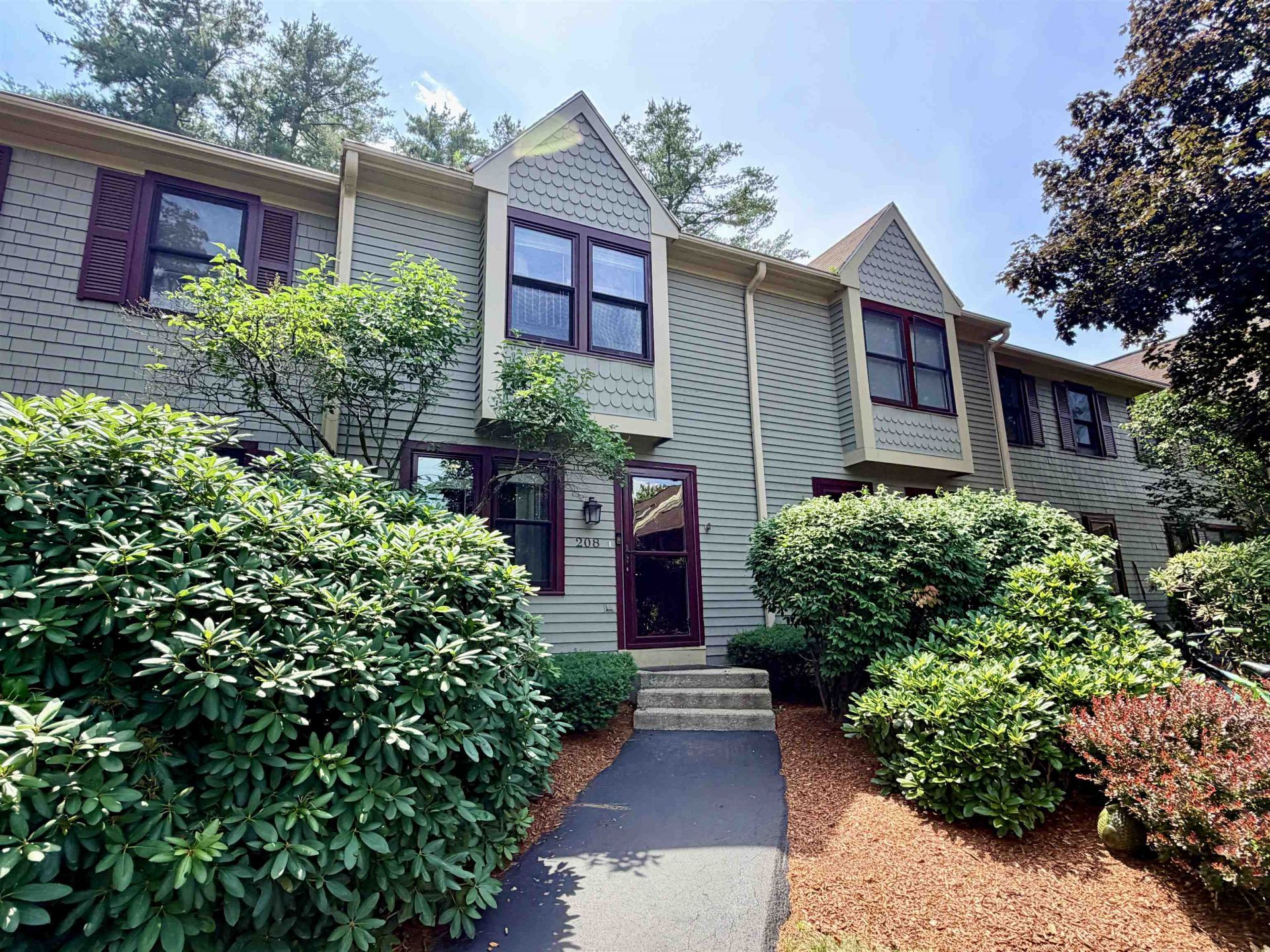 208 Bartemus Trail, Nashua, NH 03063 Main Photo