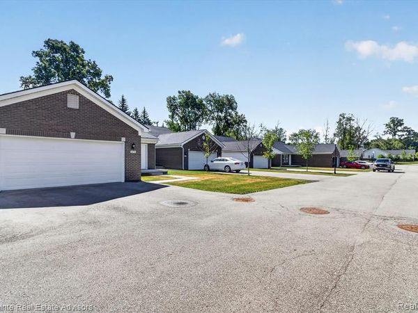 26640 Orchard Lake Road, Farmington Hills, MI 48334