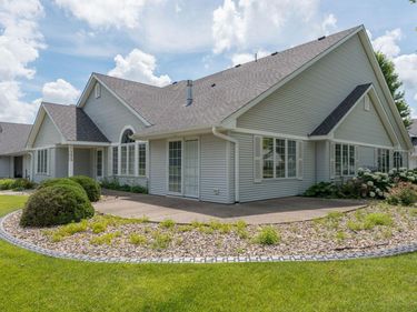 1429 Parkside Lane, North Mankato, MN 56003
