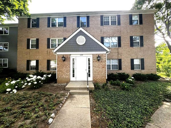 120 E Winchester Road, Unit c, Libertyville, IL 60048