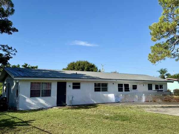 805 S Lake Drive, Fort Pierce, FL 34982