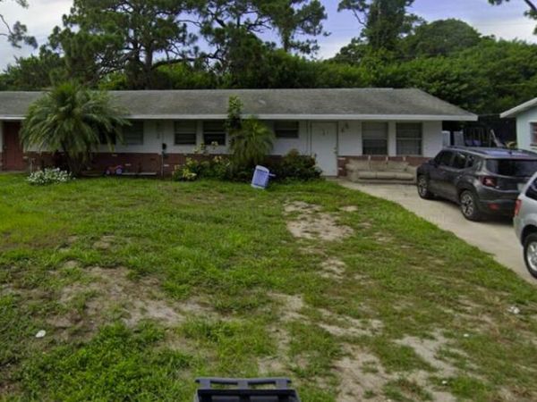 902 N Lake Drive, Fort Pierce, FL 34982