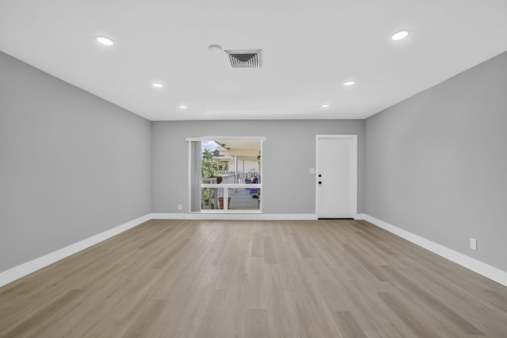 2755 NE 28th Avenue, Unit E2, Lighthouse Point, FL 33064 Photo