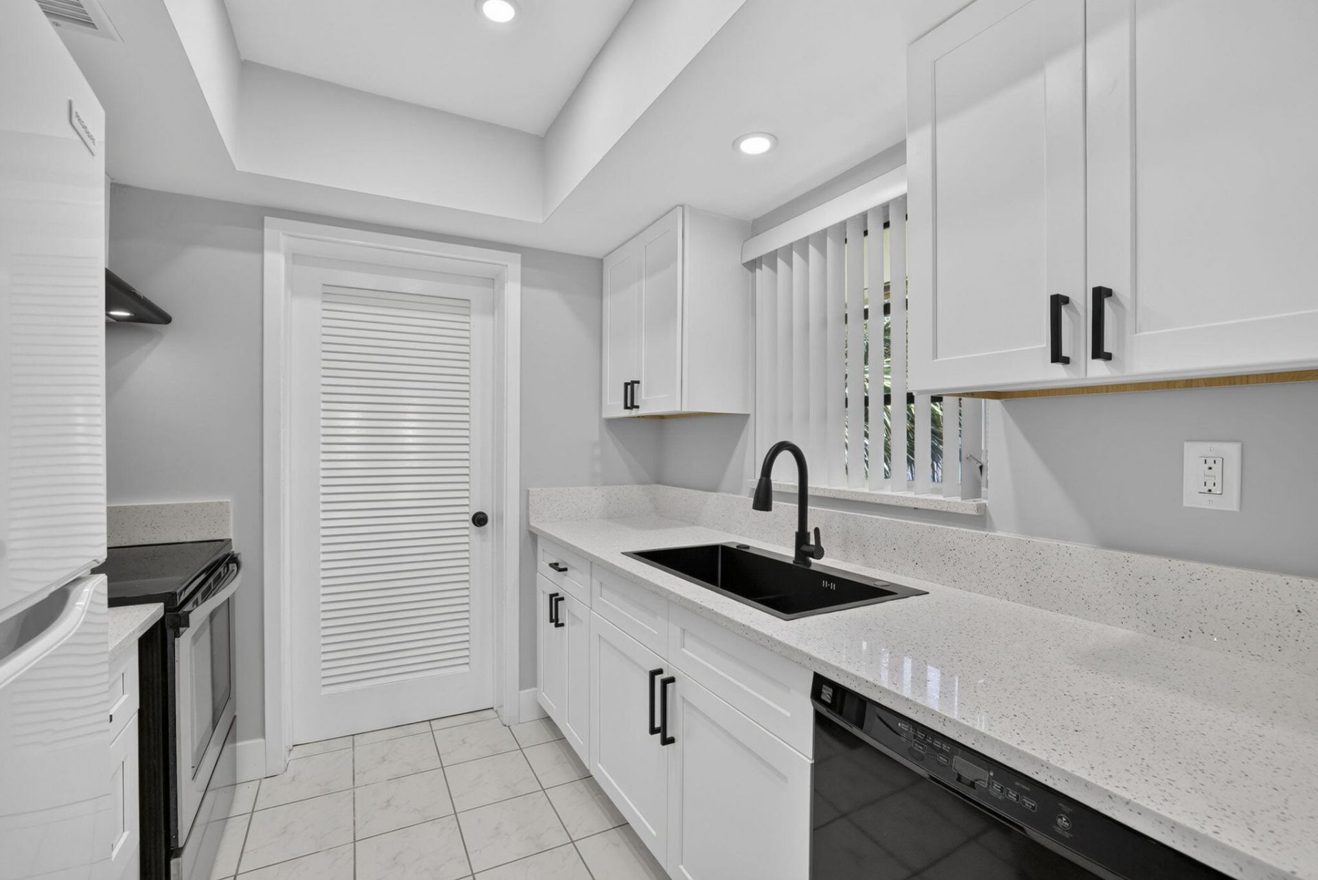 2755 NE 28th Avenue, Unit E2, Lighthouse Point, FL 33064 Photo