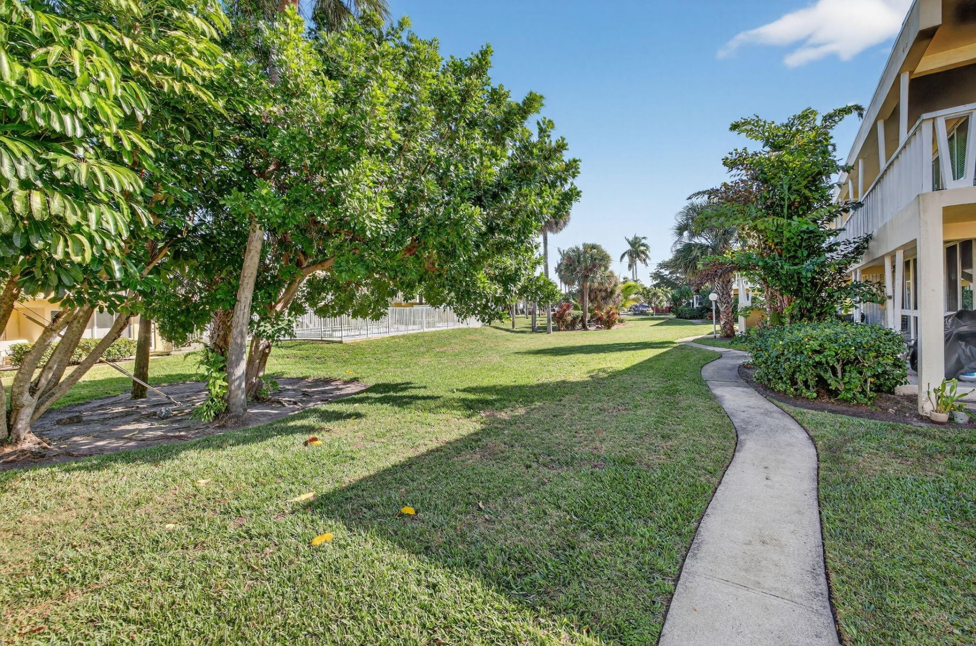 2755 NE 28th Avenue, Unit E2, Lighthouse Point, FL 33064 Photo