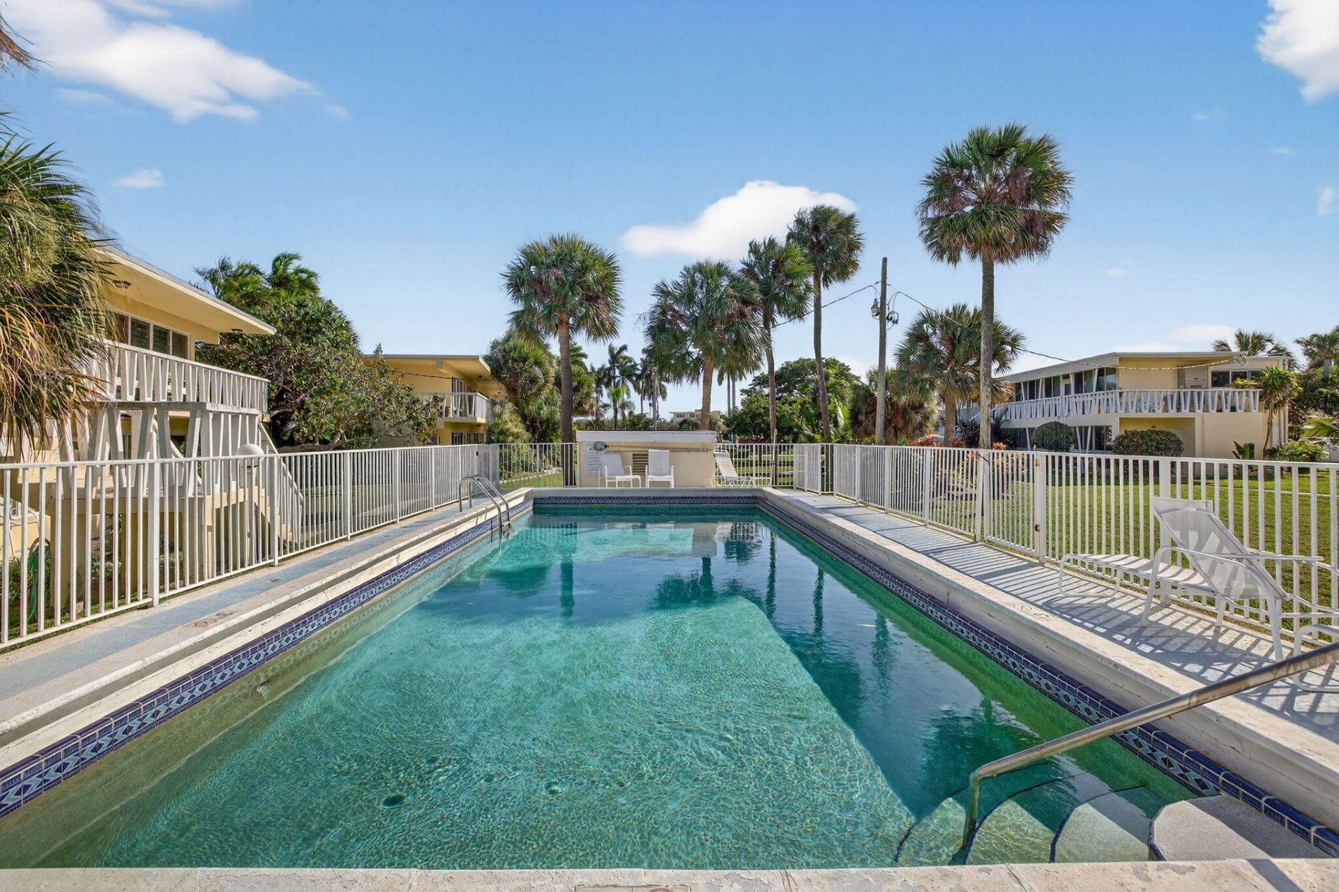 2755 NE 28th Avenue, Unit E2, Lighthouse Point, FL 33064 Photo