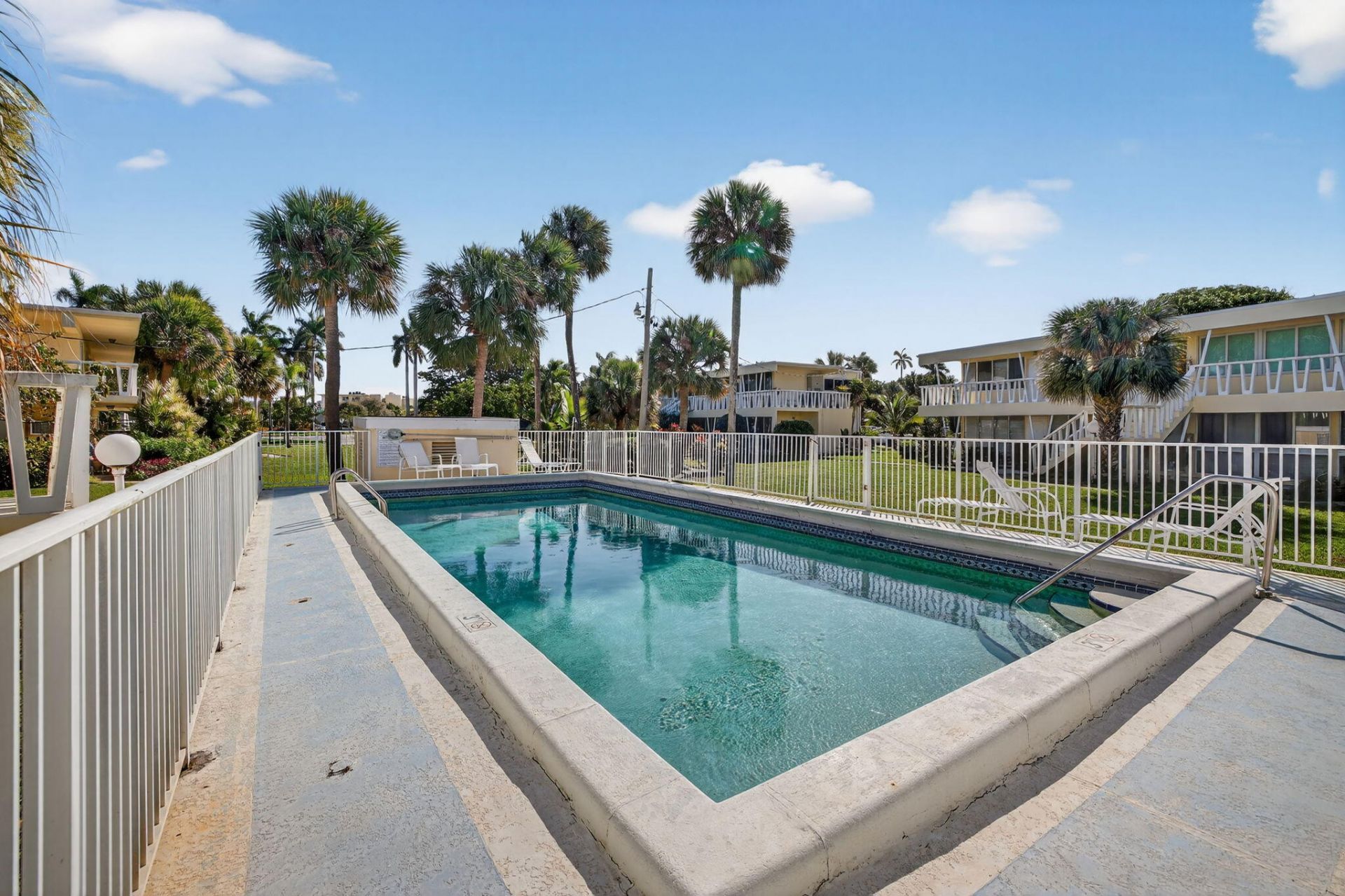 2755 NE 28th Avenue, Unit E2, Lighthouse Point, FL 33064 Photo