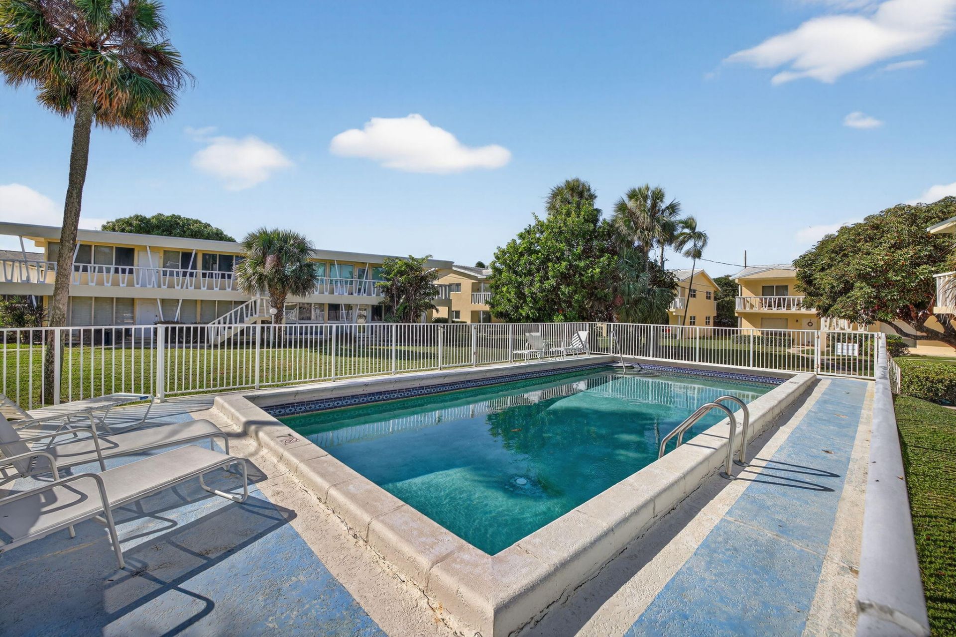 2755 NE 28th Avenue, Unit E2, Lighthouse Point, FL 33064 Photo