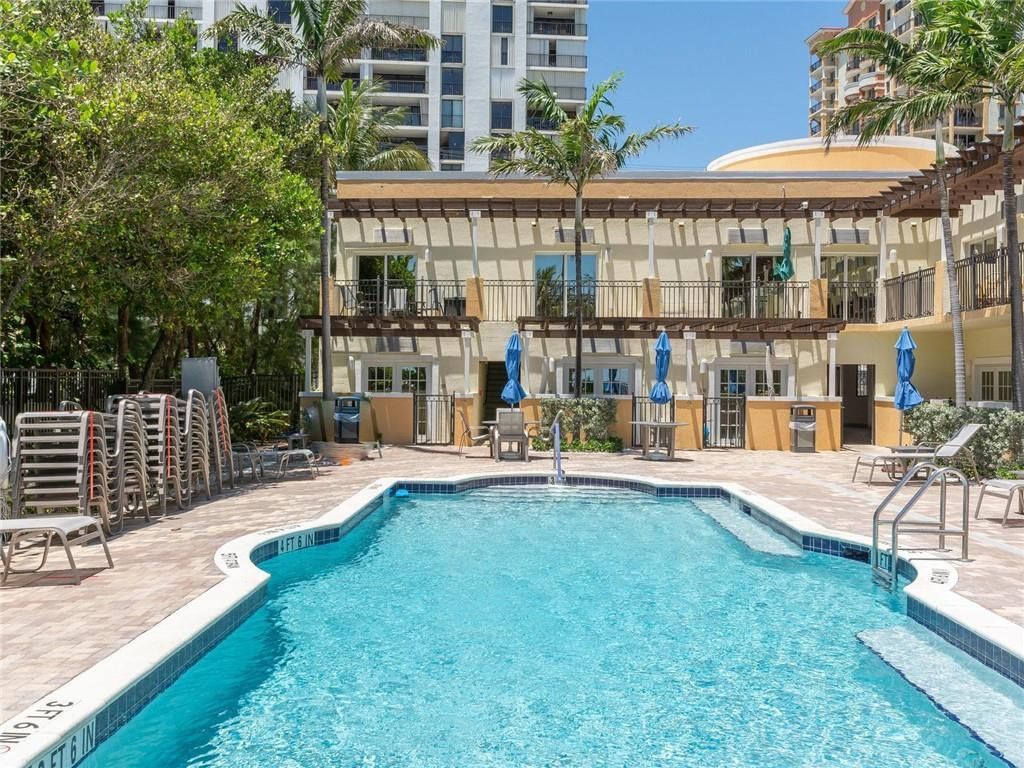 2001 N Ocean Boulevard, Unit 202, Fort Lauderdale, FL 33305 Photo
