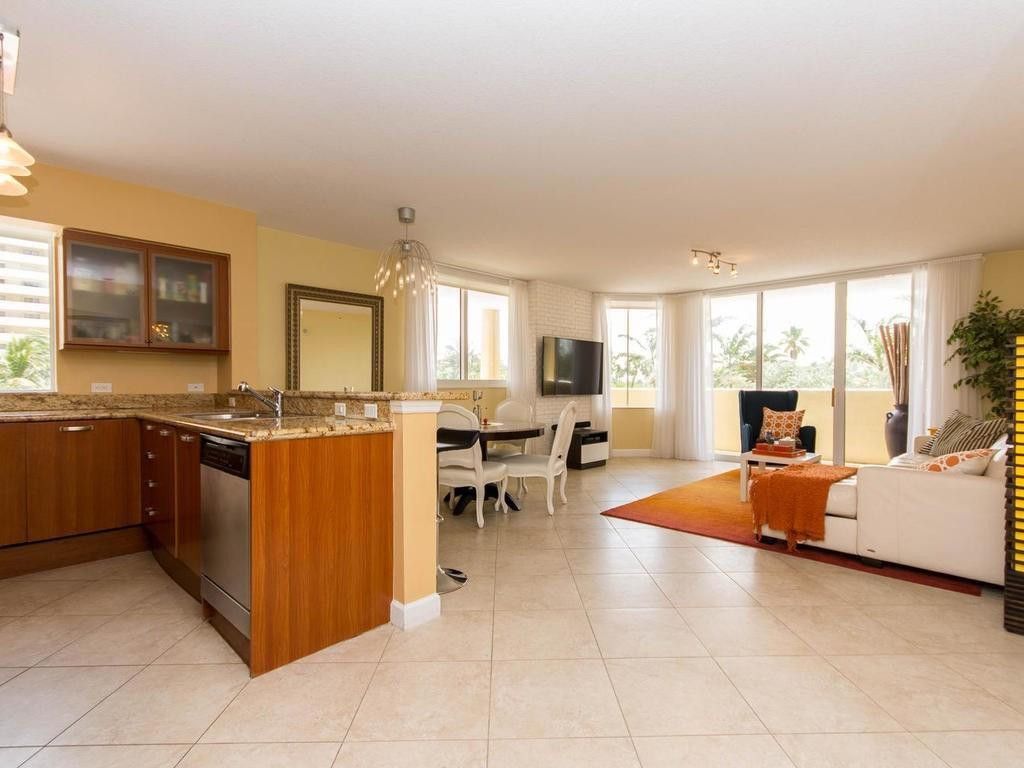 2001 N Ocean Boulevard, Unit 202, Fort Lauderdale, FL 33305 Photo