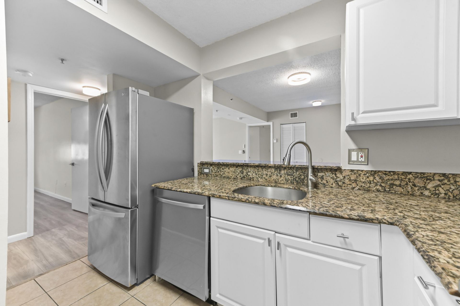 2711 Ocean Club Boulevard, Unit 207, Hollywood, FL 33019 Photo