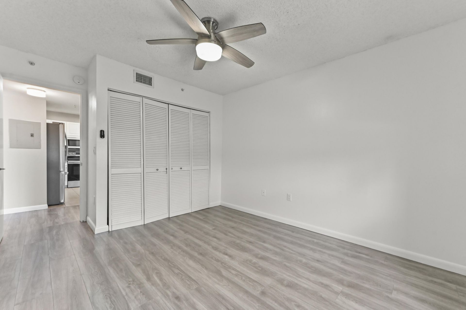 2711 Ocean Club Boulevard, Unit 207, Hollywood, FL 33019 Photo