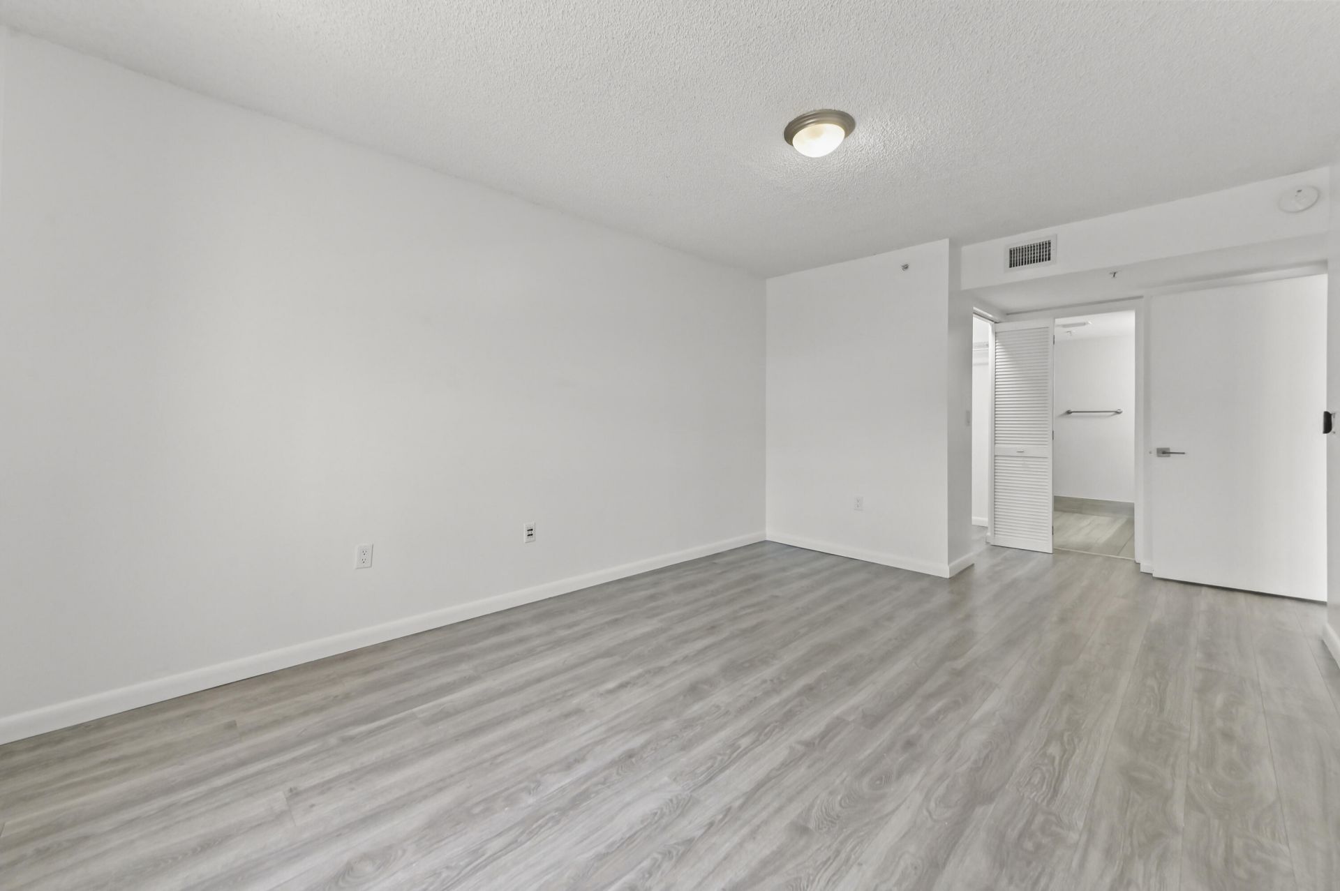 2711 Ocean Club Boulevard, Unit 207, Hollywood, FL 33019 Photo