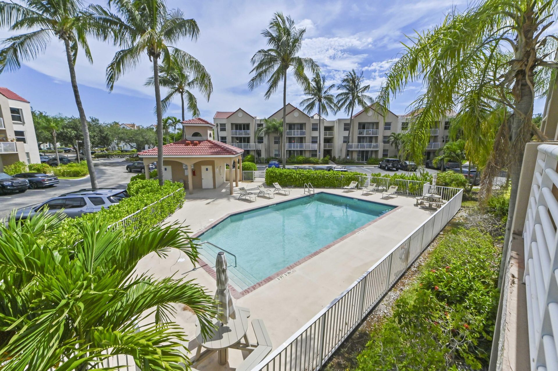 2711 Ocean Club Boulevard, Unit 207, Hollywood, FL 33019 Photo