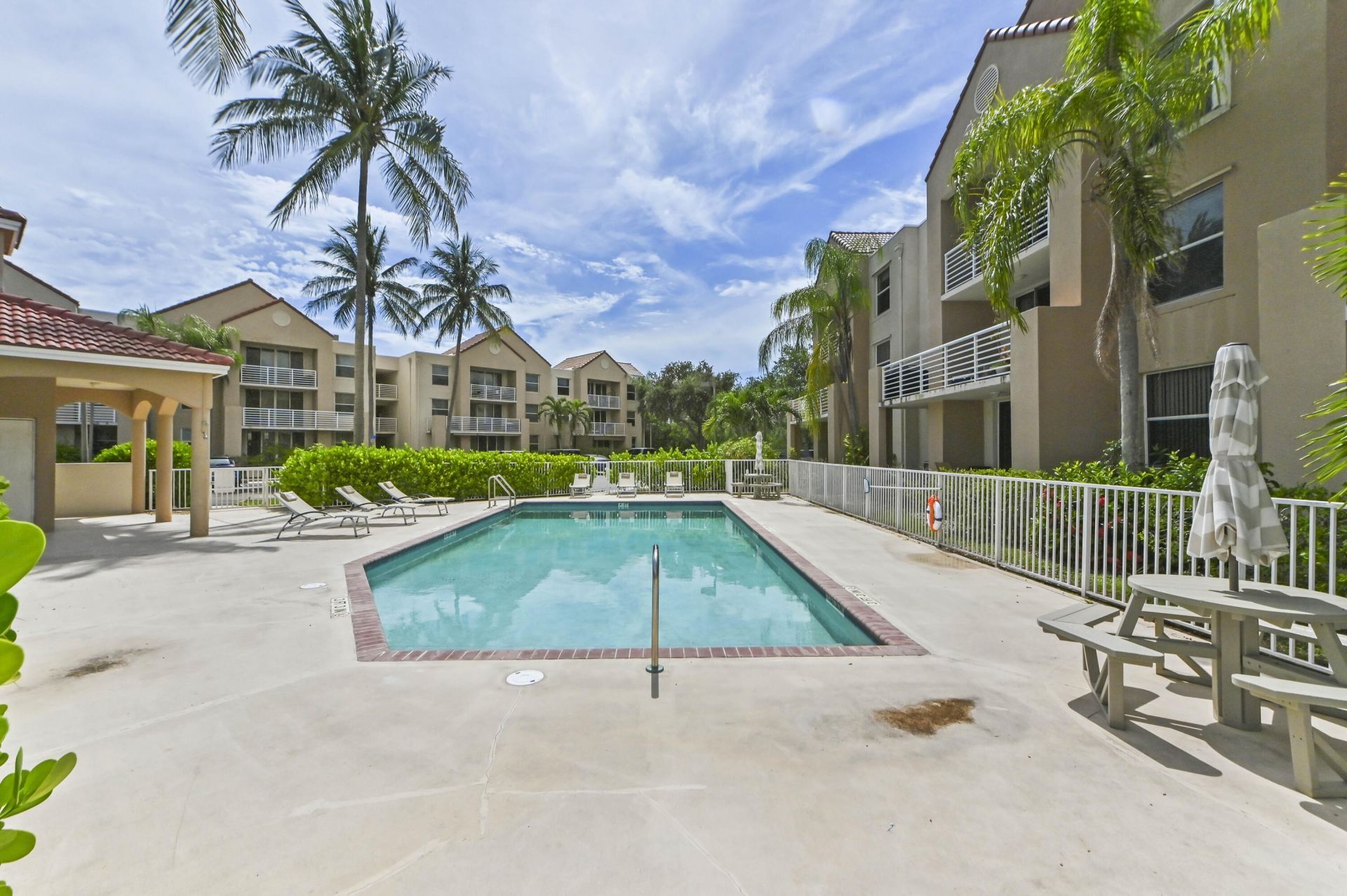 2711 Ocean Club Boulevard, Unit 207, Hollywood, FL 33019 Photo