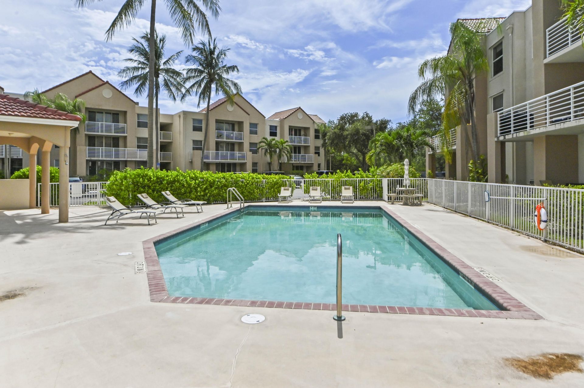 2711 Ocean Club Boulevard, Unit 207, Hollywood, FL 33019 Photo