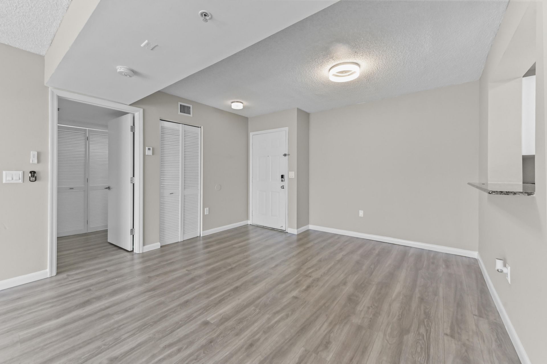 2711 Ocean Club Boulevard, Unit 207, Hollywood, FL 33019 Photo