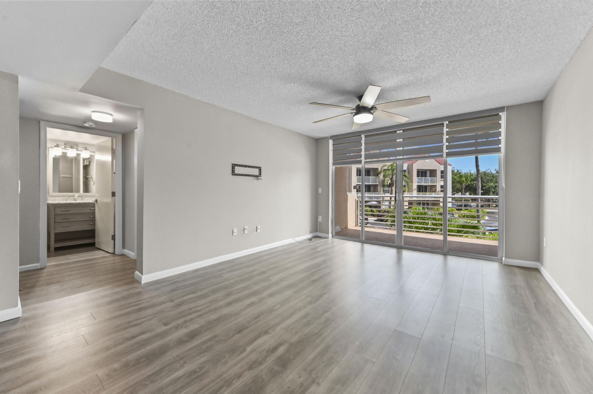 2711 Ocean Club Boulevard, Unit 207, Hollywood, FL 33019 Photo
