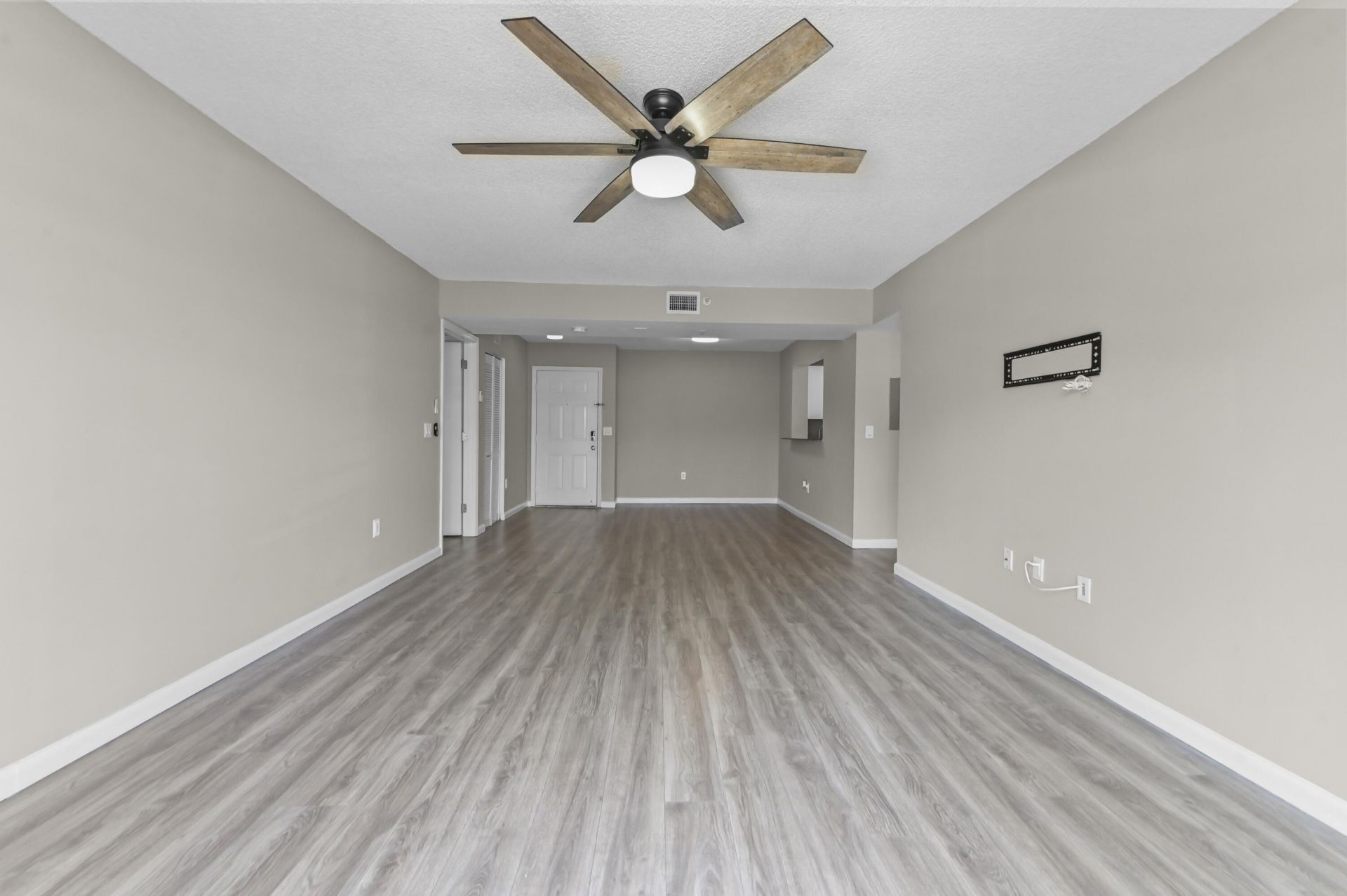 2711 Ocean Club Boulevard, Unit 207, Hollywood, FL 33019 Photo
