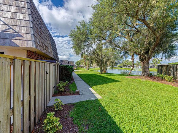 921 ROYAL OAK BOULEVARD , LEESBURG, FL 34748