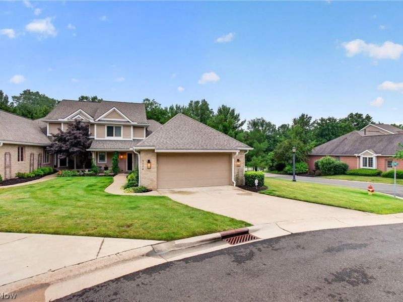 5174 Sea Pines Circle NW, Canton, OH 44718 Photo 2