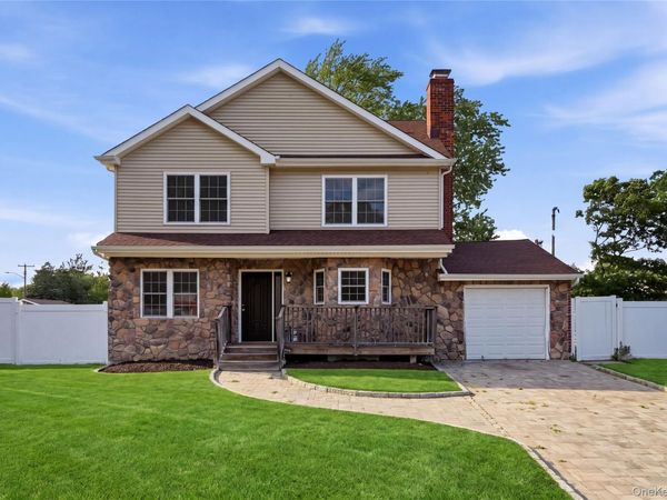65 Peconic Street , Selden, NY 11784