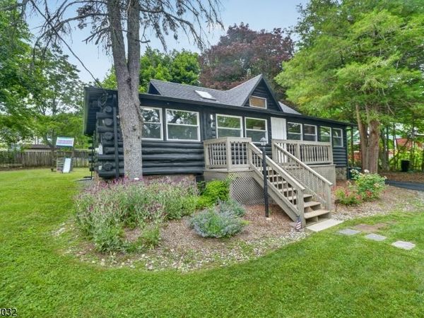 53 Lakeview Dr, West Milford, NJ 07480
