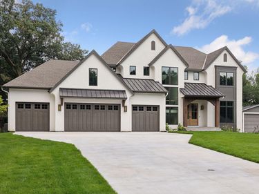 10 Sunny Side Ln, Sunfish Lake, MN 55118