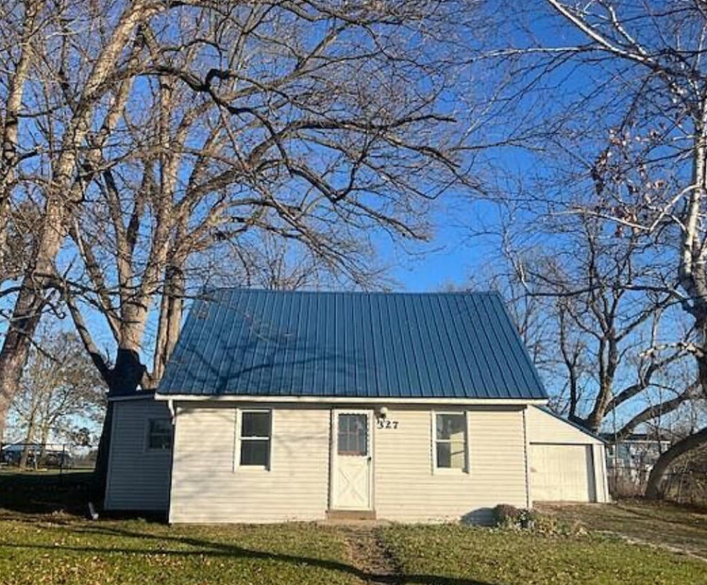 327 E Main Street, Vermontville, MI 49096 Main Photo