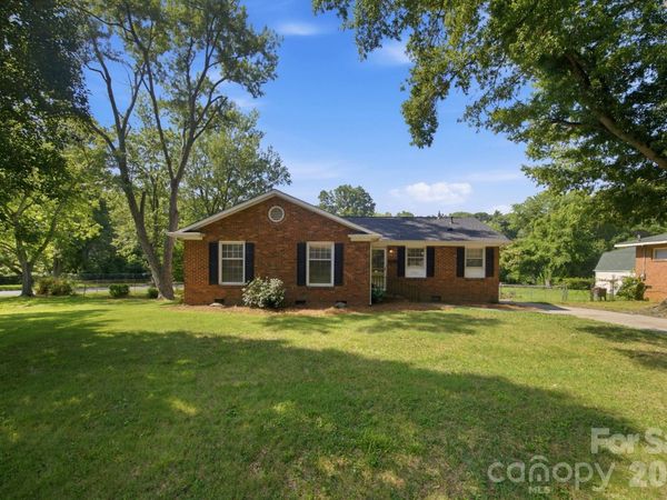 1401 Grovewood Drive, Charlotte, NC 28208