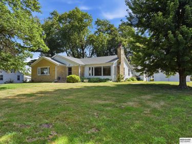 6102 Country Club Road, Omaha, NE 68152