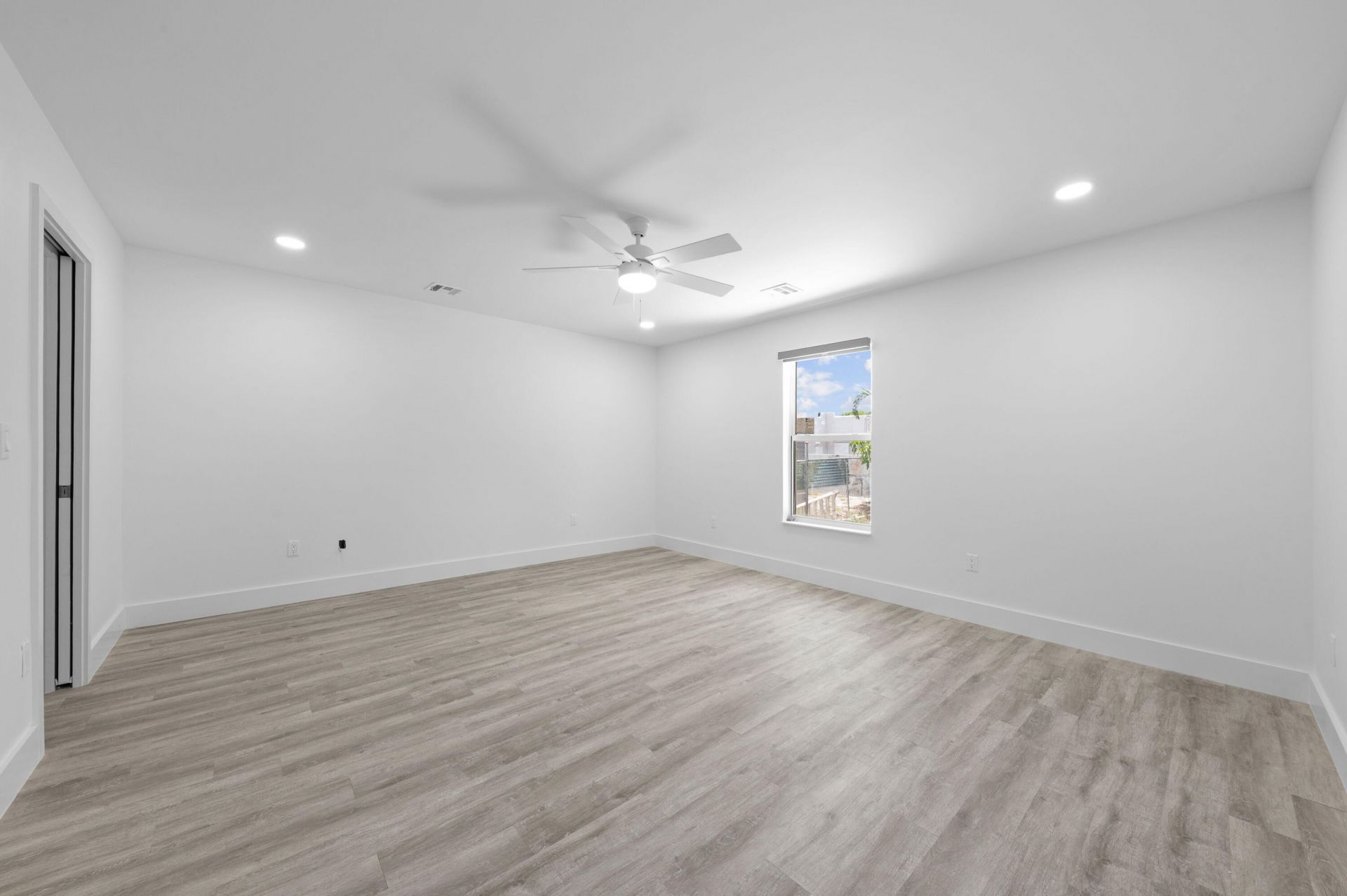 720 Mcintosh Street, West Palm Beach, FL 33405 Photo