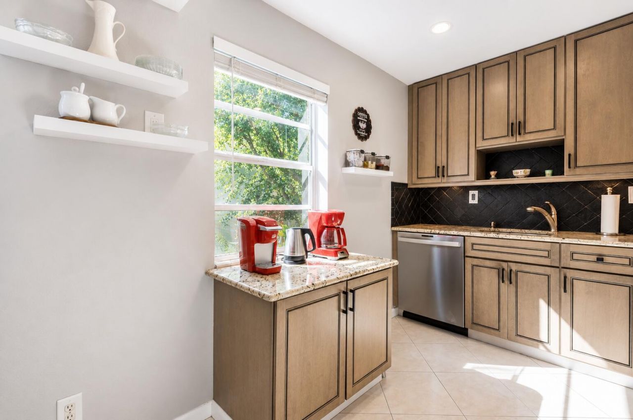 184 Piedmont D, Unit D, Delray Beach, FL 33484 Photo