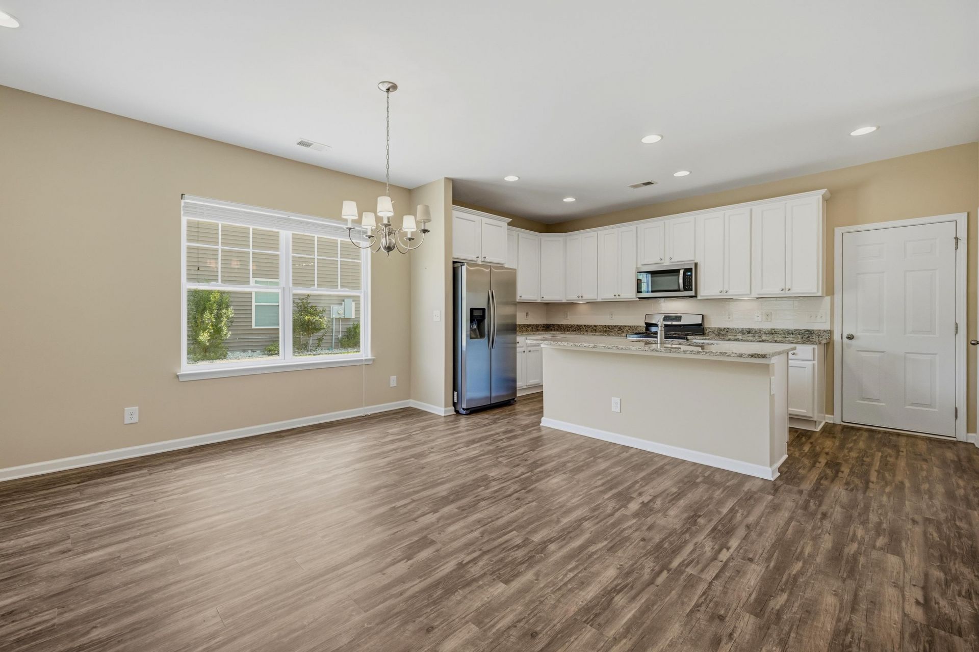 909 Cypress Way Photo 11