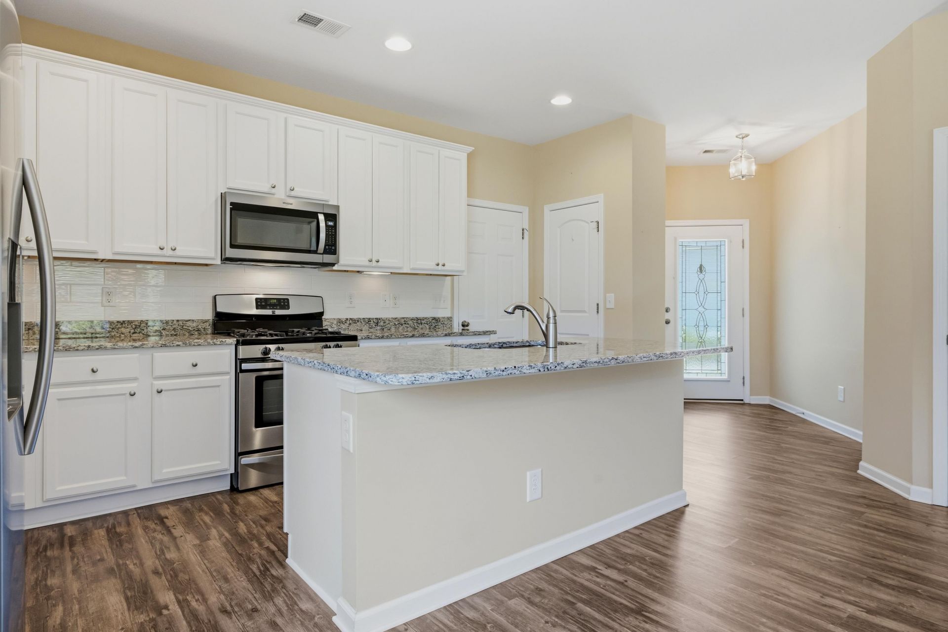 909 Cypress Way Photo 12