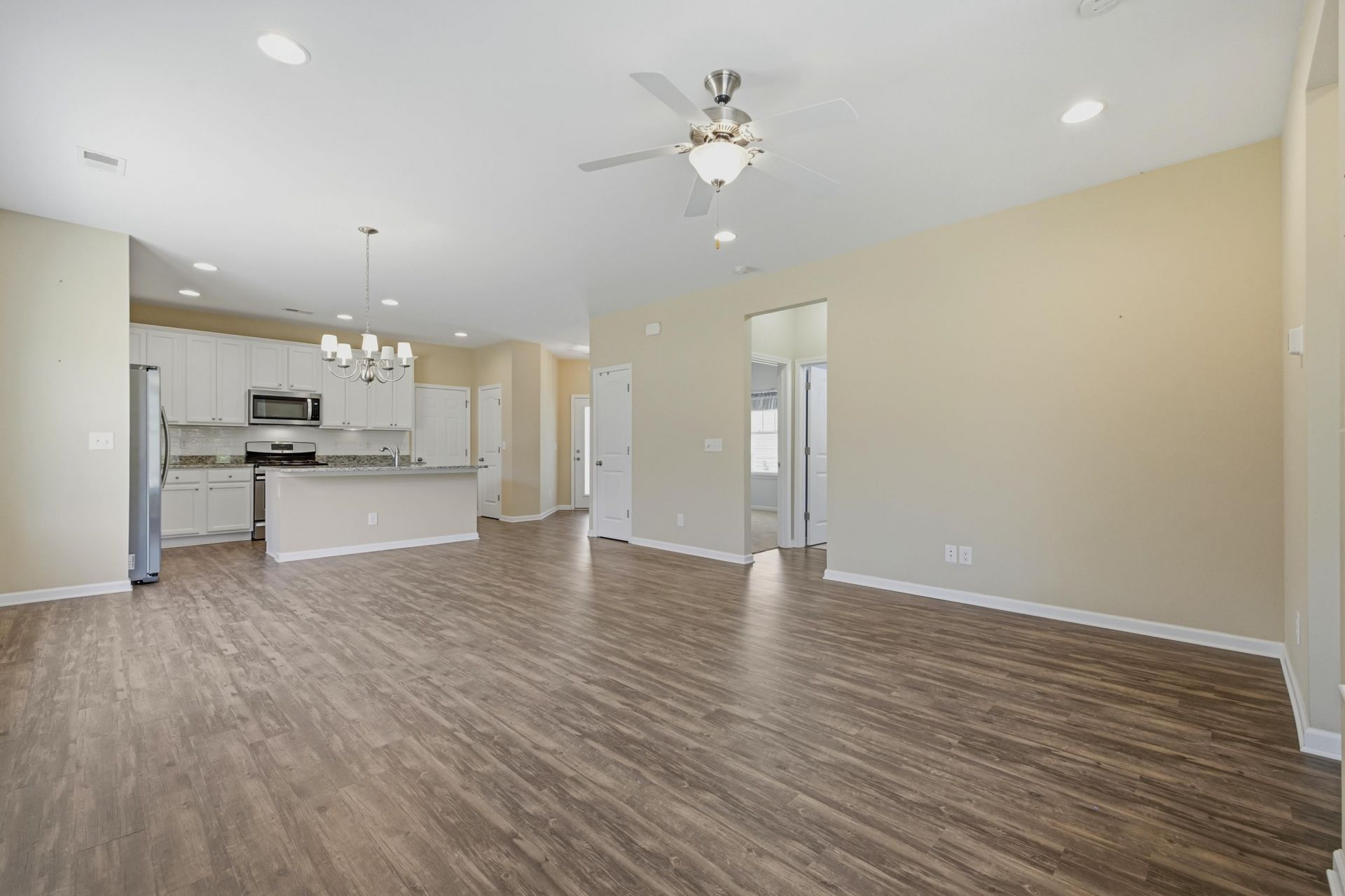 909 Cypress Way Photo 13