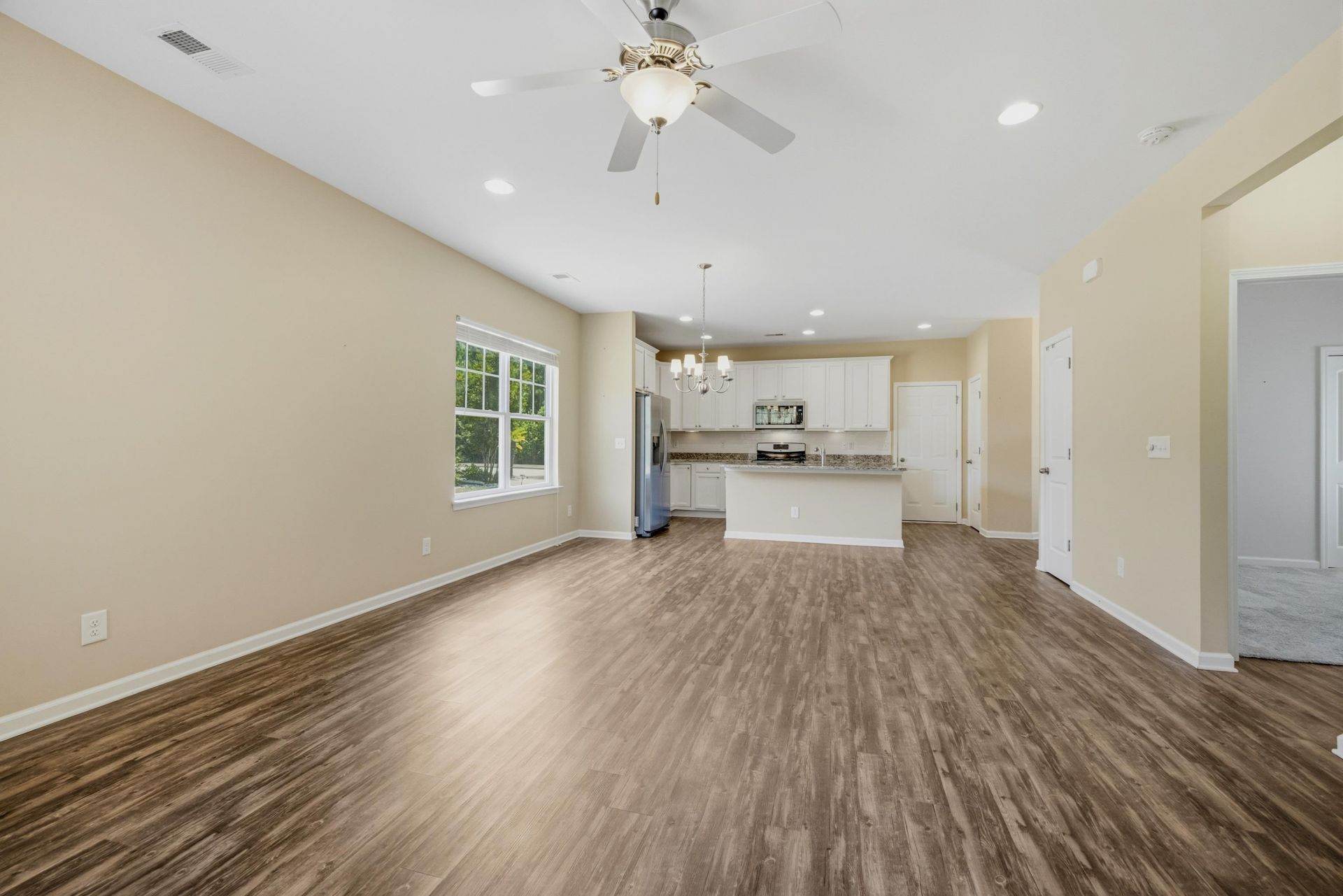 909 Cypress Way Photo 16