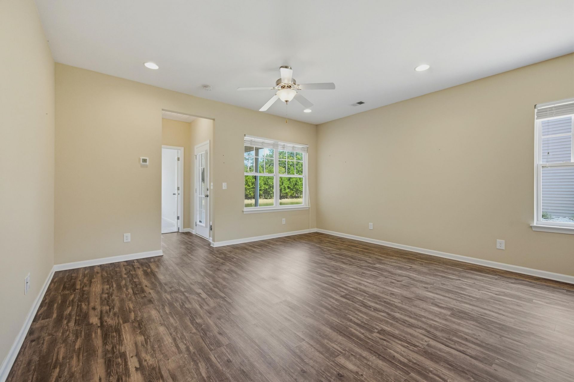 909 Cypress Way Photo 17